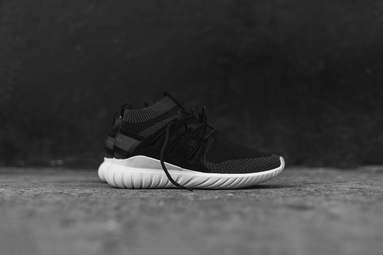 adidas Tubular Nova Primeknit - Black / White