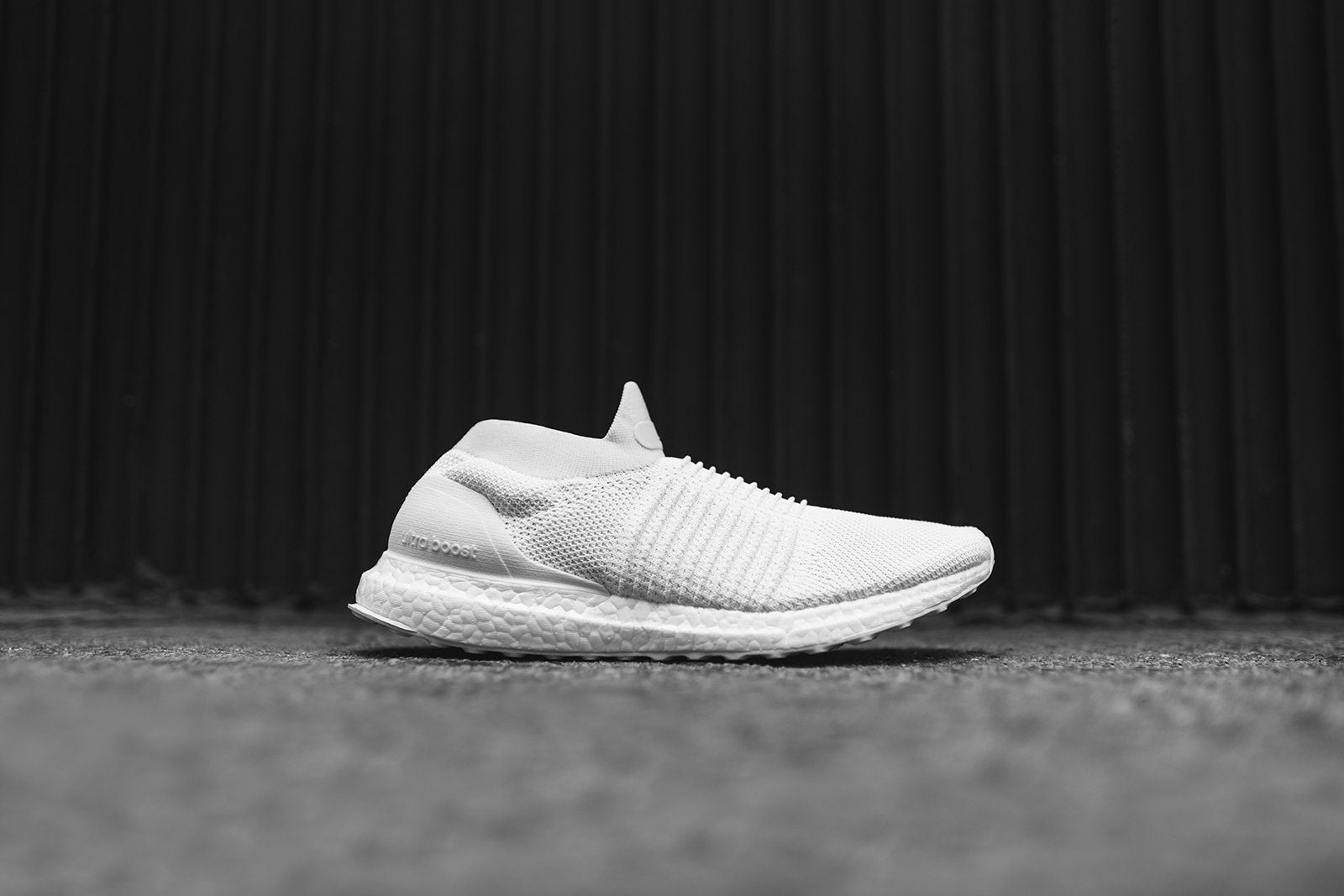 adidas Originals UltraBoost Laceless - Triple White