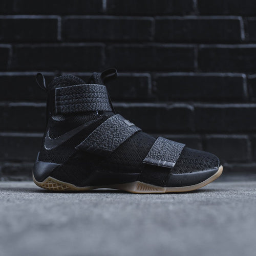 news/nike-lebron-soldier-black-gum