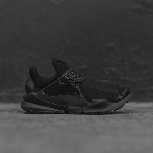 news/nike-sock-dart-triple-black