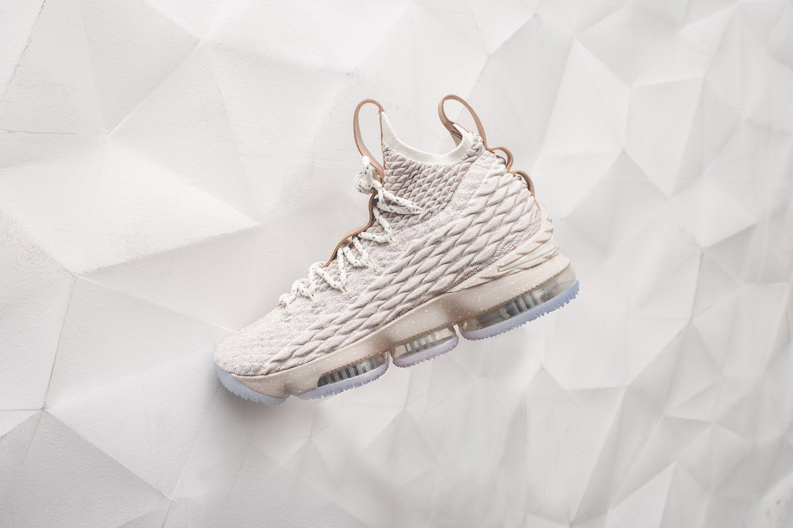 Nike LeBron 15 - Ghost