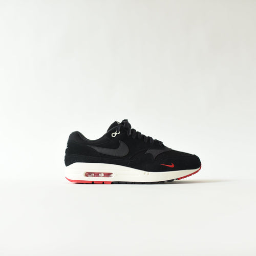 news/nike-air-max-1-premium-black-oil-grey-university-red