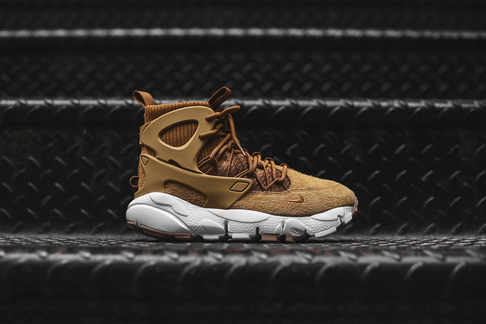 Nike WMNS Air Footscape Mid Utility - Wheat / White