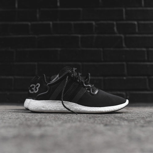 news/y-3-yohji-run-black-white