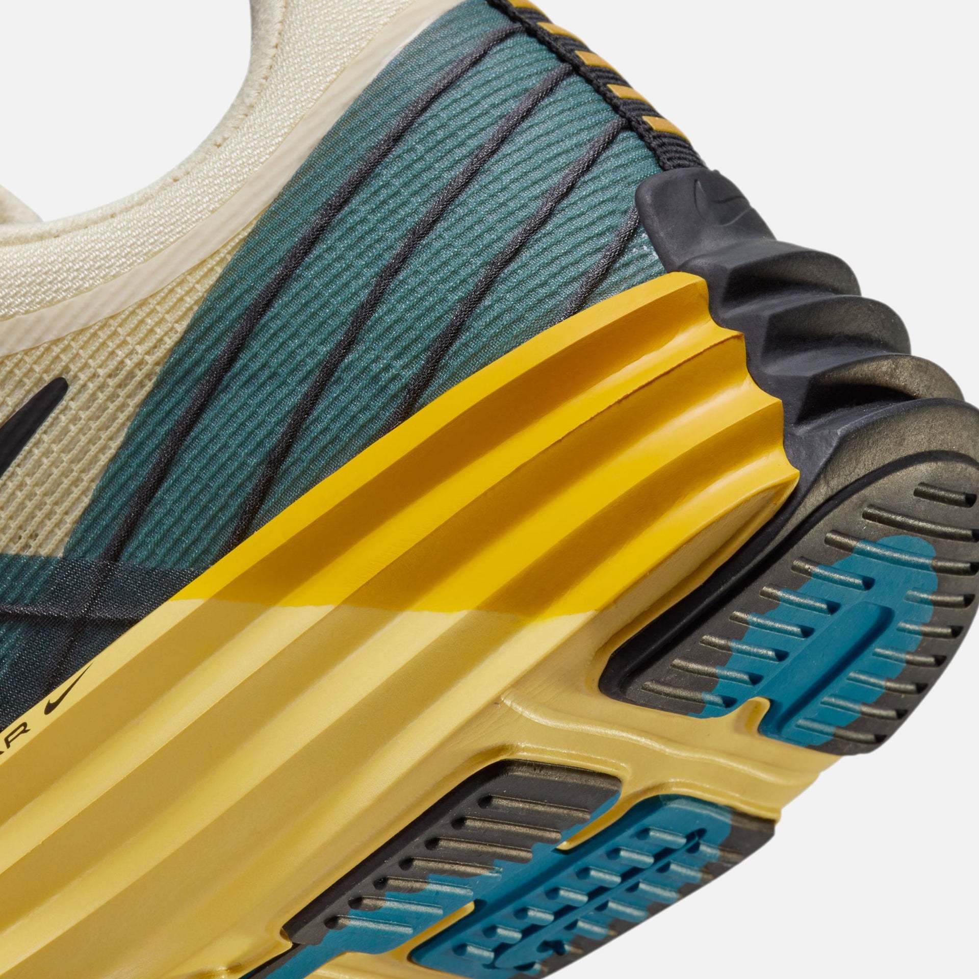 Nike Lunar Roam - Alabaster / Black / Lemon Drop / Green Abyss / Saturn Gold