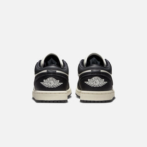 Nike WMNS Air Jordan 1 Low SE - Sail / Black / Sail