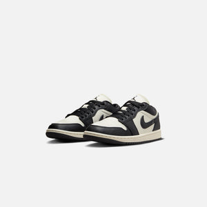 Nike WMNS Air Jordan 1 Low SE - Sail / Black / Sail