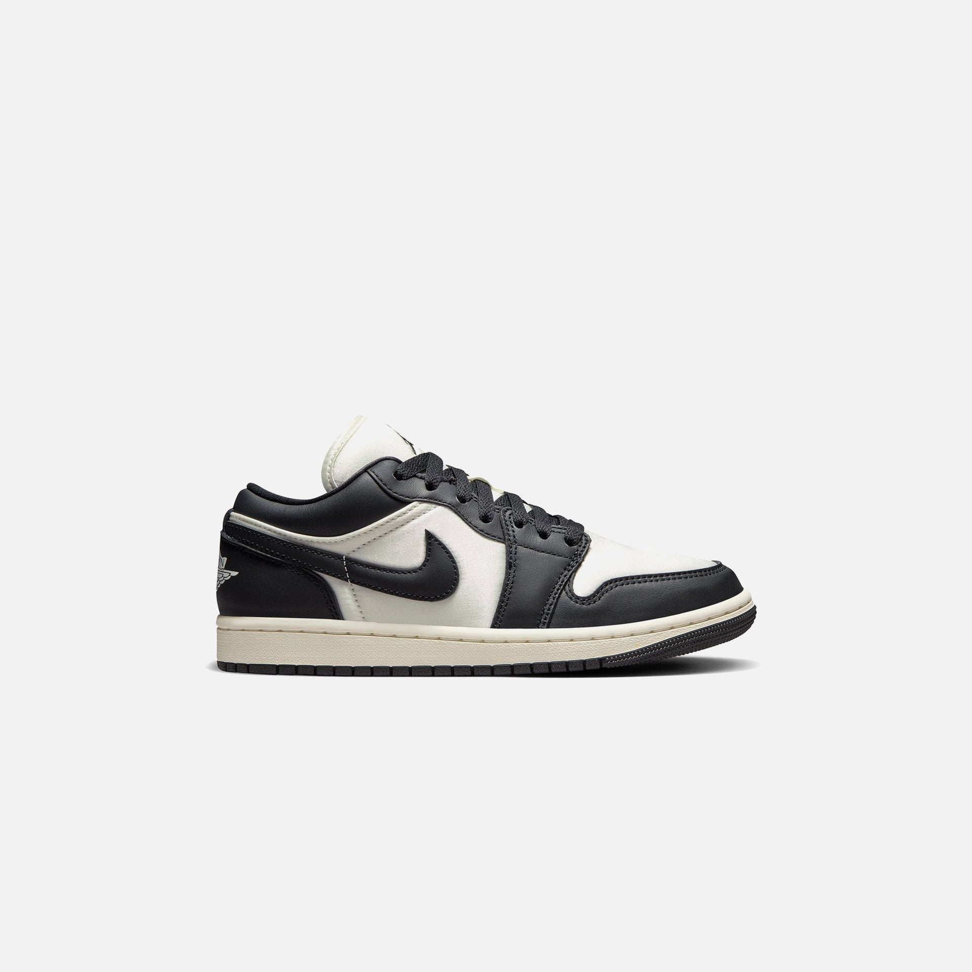 Nike WMNS Air Jordan 1 Low SE - Sail / Black / Sail