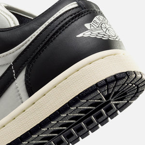 Nike WMNS Air Jordan 1 Low SE - Sail / Black / Sail