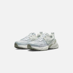 Nike WMNS V2K Run - Photon Dust / Light Silver / Summit White