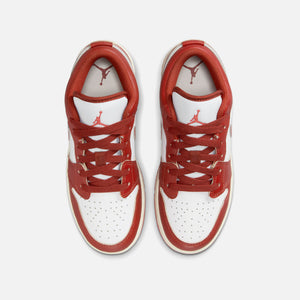 Jordan GS Air Jordan 1 Low SE - White / Dune Red / Lobster / Sail