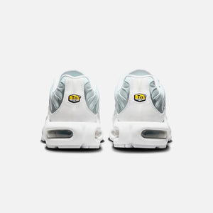 Nike WMNS Nike Air Max Plus - White / Metallic Silver / Sail / Pure Platinum