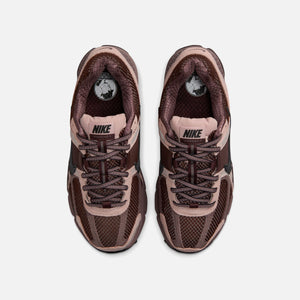 Nike WMNS Zoom Vomero 5 - Plum Eclipse / Black / Pink Oxford / Earth