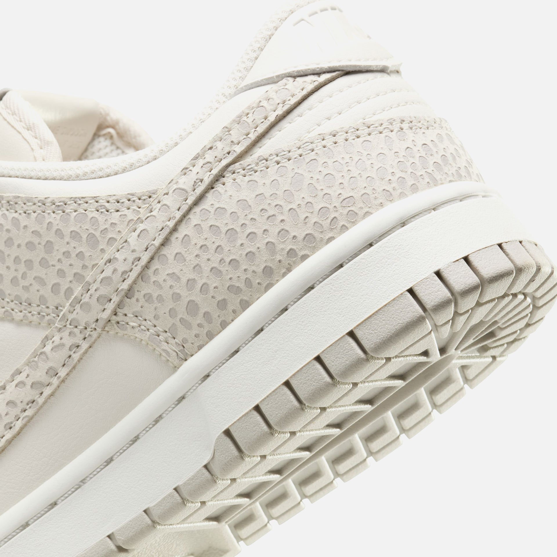 Nike WMNS Dunk Low PRM - Oly Phantom / Photon Dust / Light Smoke