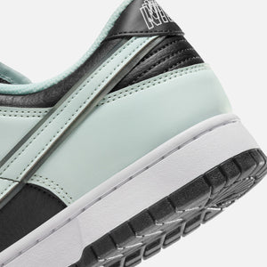 Nike Dunk Low Retro PRM - Dark Smoke Grey / Barely Green