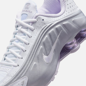 Nike WMNS Shox R4 - White / Metallic Platinum / Platinum Tint / Barely Grape