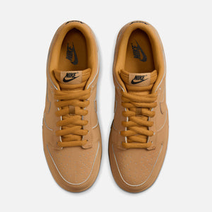 Nike Dunk Low Retro SE - Wheat / Wheat / Gum Yellow / Black