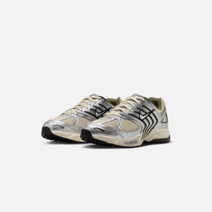 Nike Air Pegasus 2005 - Light Khaki / Metallic Silver