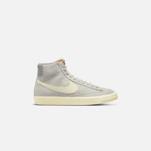 Nike Blazer Mid `77 Premium - Vintage Light Bone / Medium Grey / Alpha Orange / Coconut Milk