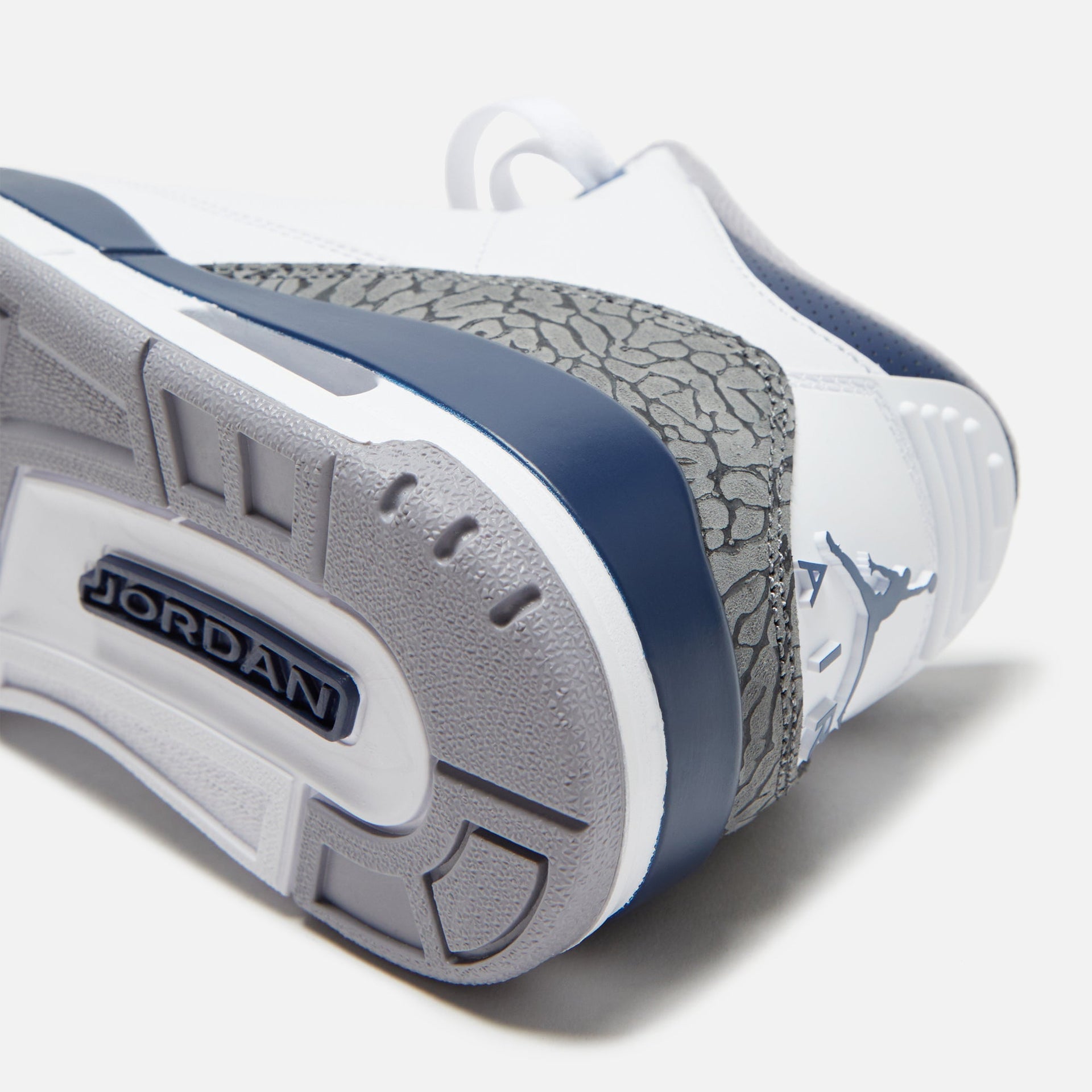 Nike Air Jordan 3 Retro - White / Midnight Navy / Cement Grey / Black