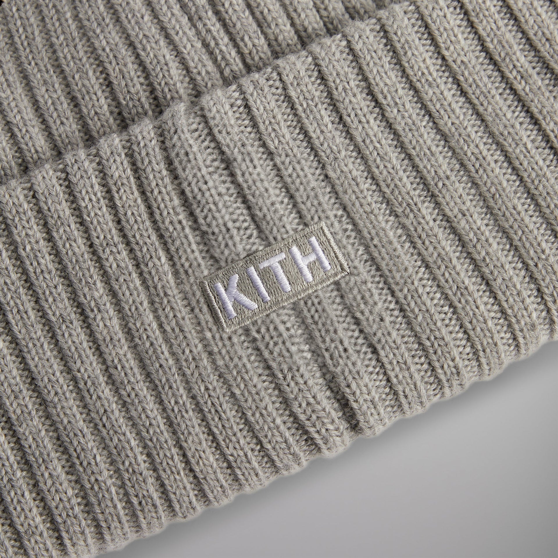 Kith & New Era for the New York Knicks Logo Beanie - Light Heather Grey