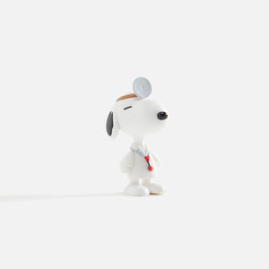 Medicom Toy UDF Peanuts Series 15: Doctor Snoopy