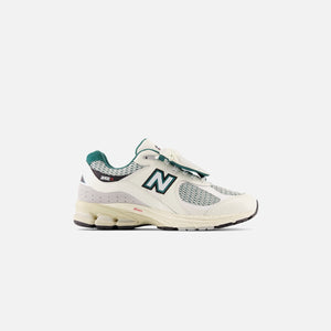 New Balance 2002R - Sea Salt / Green / White