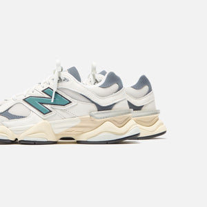 New Balance 9060 - Sea Salt / New Spruce