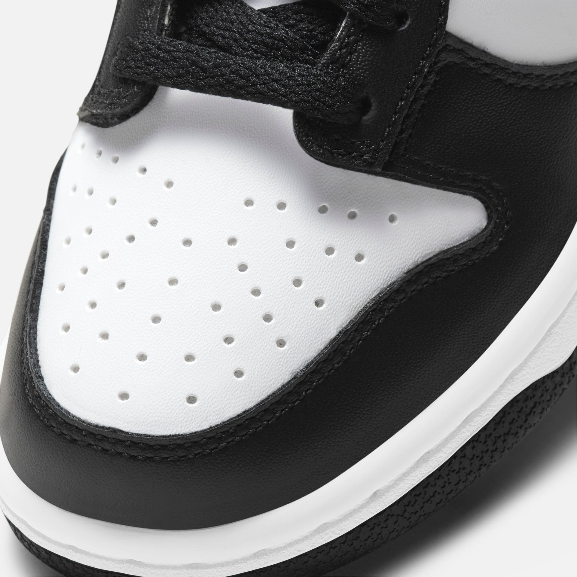 Nike GS Dunk Low - White / Black