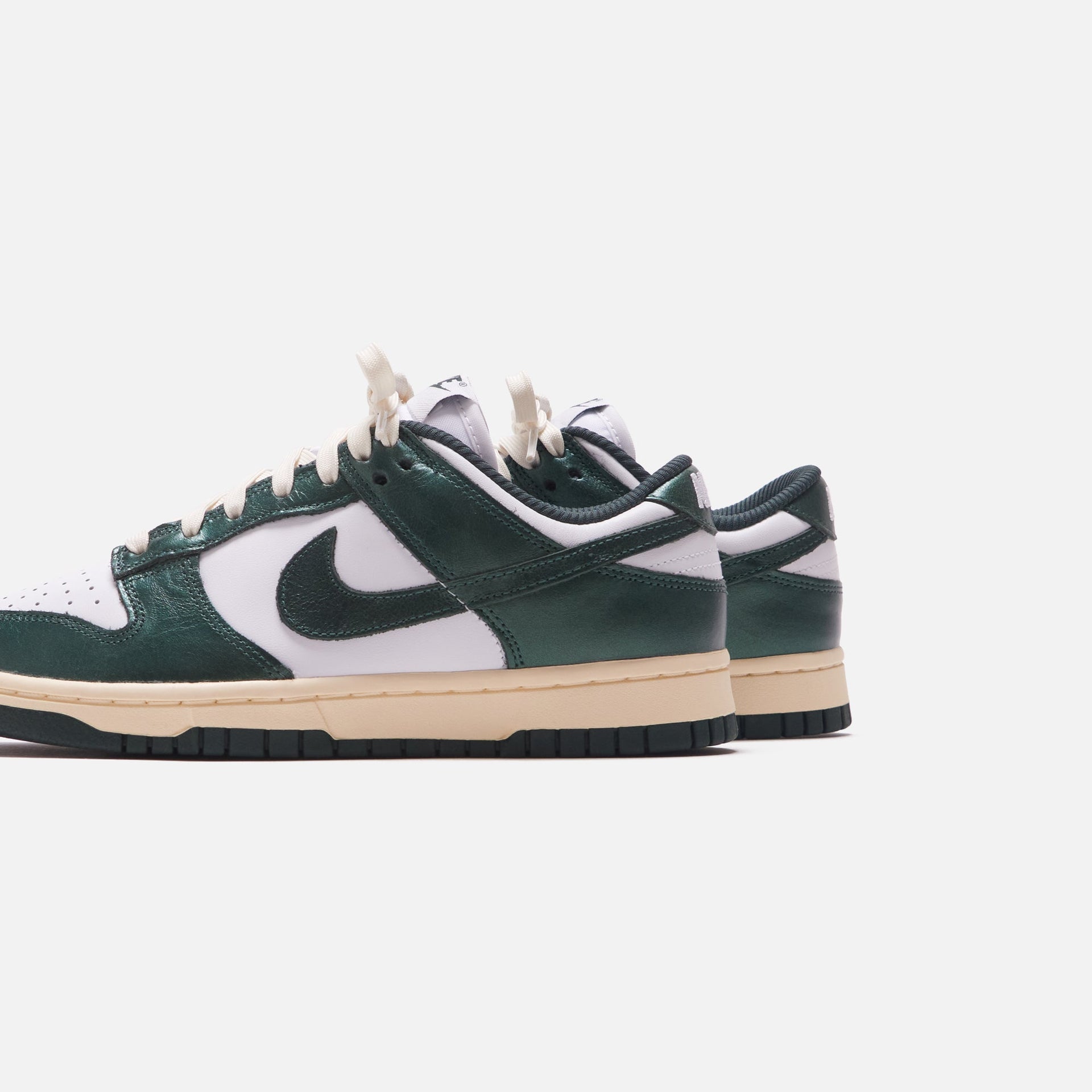 Nike WMNS Dunk Low - White / Pro Green / Coconut Milk