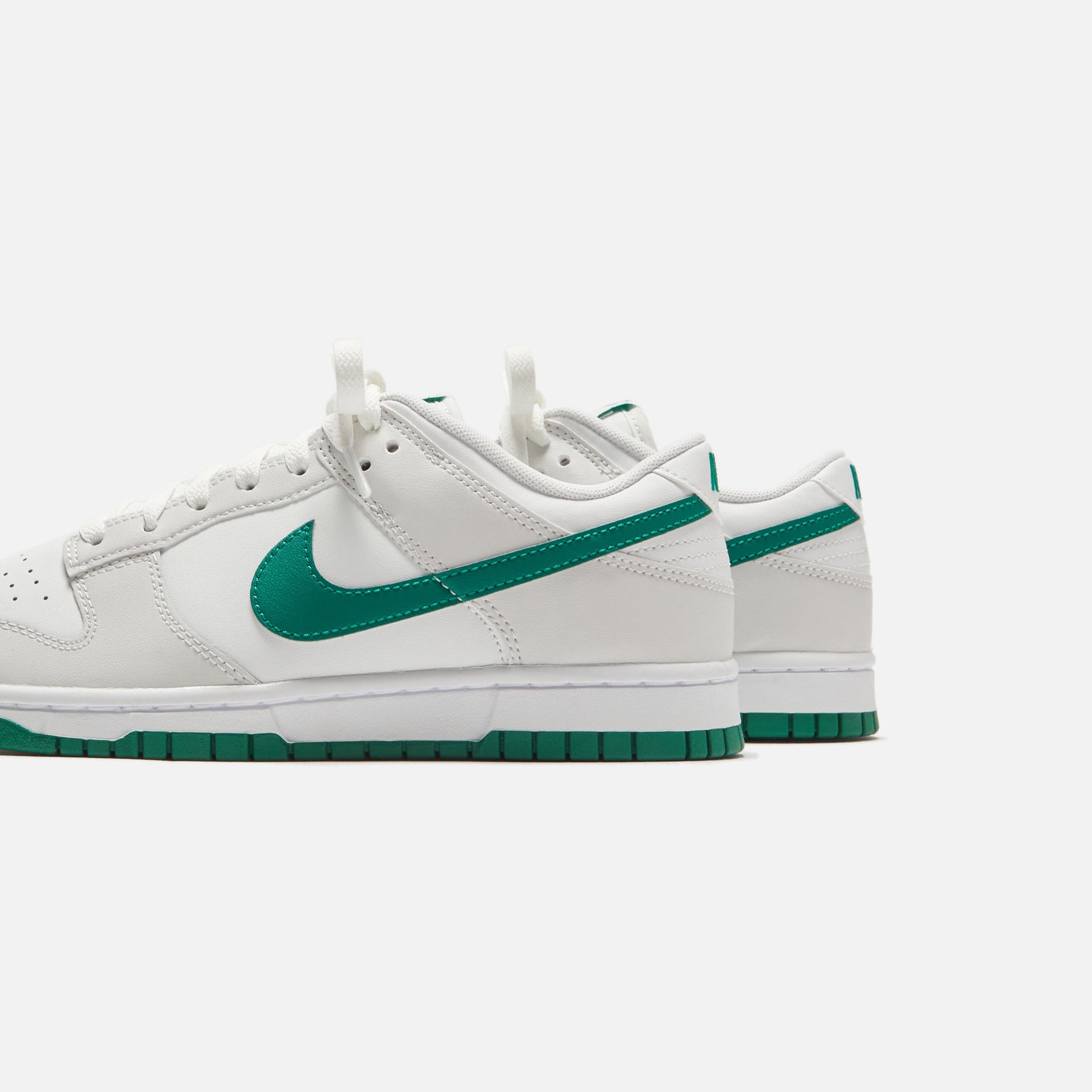 Nike Dunk Low Retro - Summit White / Malachite / Platinum