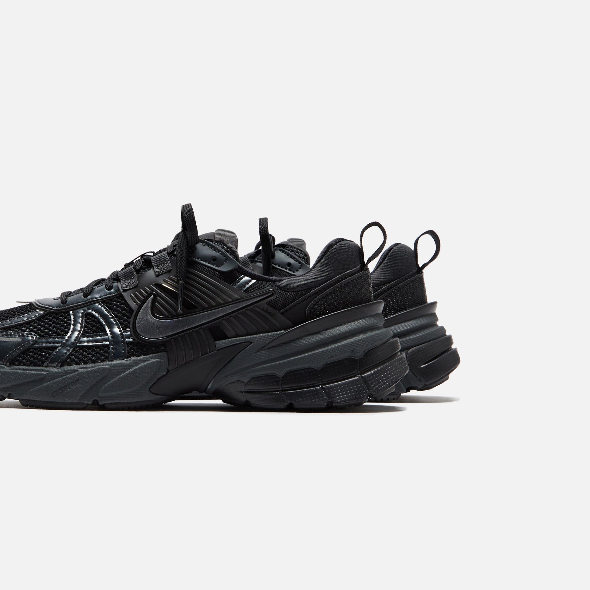 Nike WMNS V2K Run - Black / Dark Smoke Grey / Anthracite