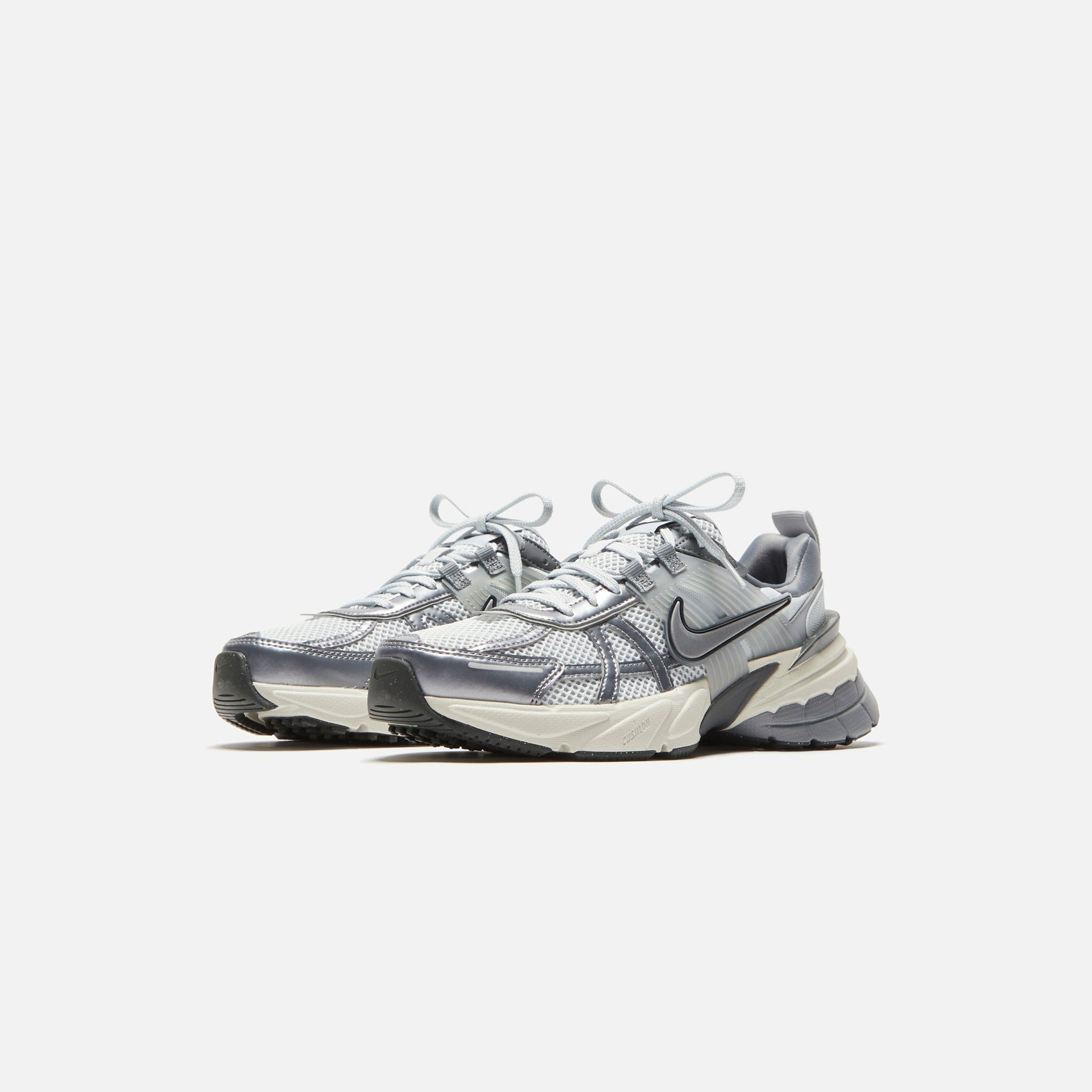 Nike WMNS V2K Run - Pure Platinum / Metallic Cool Grey