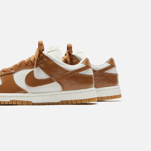 Nike WMNS Dunk Low LX - Phantom / Ale Brown / Sail / Metallic Gold