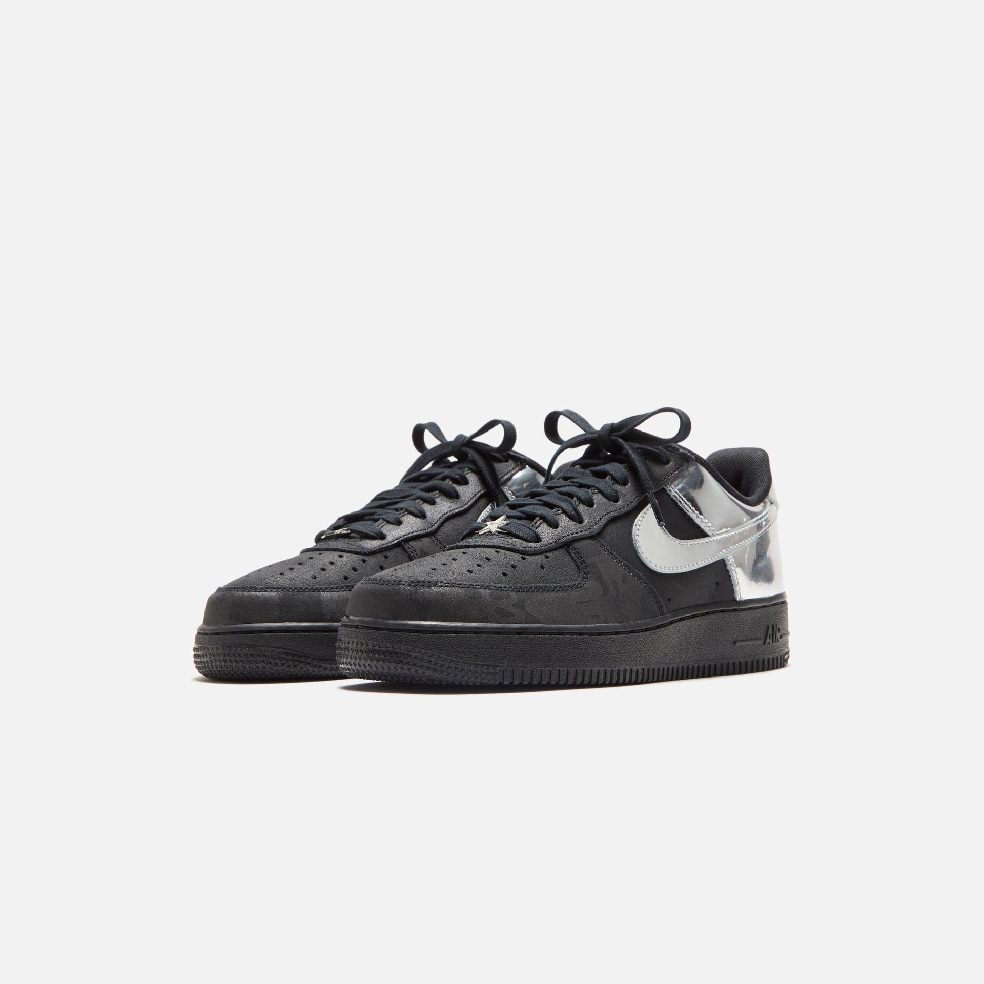 Nike Air Force 1 - Black / Metallic Silver