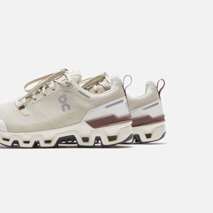 On Running WMNS Cloudwander Waterproof - Sand / Ivory