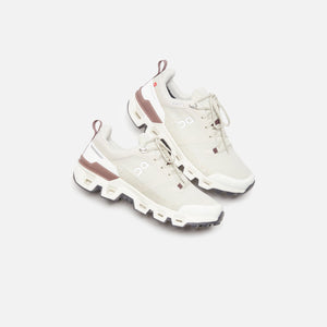 On Running WMNS Cloudwander Waterproof - Sand / Ivory