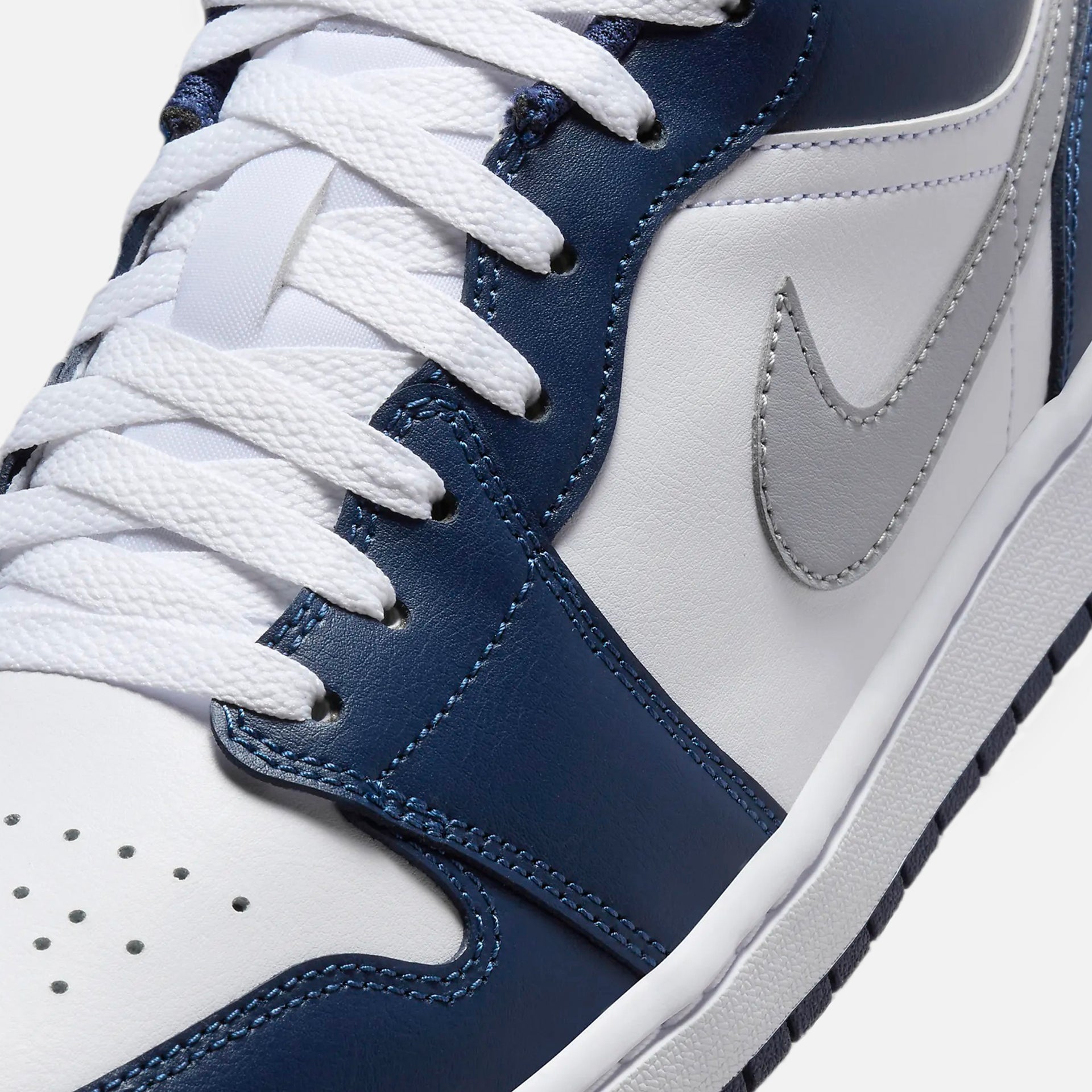 Jordan Air Jordan 1 Low - White / Wolf Grey / Midnight Navy