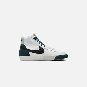 Nike Blazer Mid `77 Se - White / Black / Deep Jungle / Light Silver