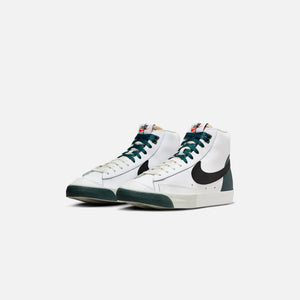 Nike Blazer Mid `77 Se - White / Black / Deep Jungle / Light Silver