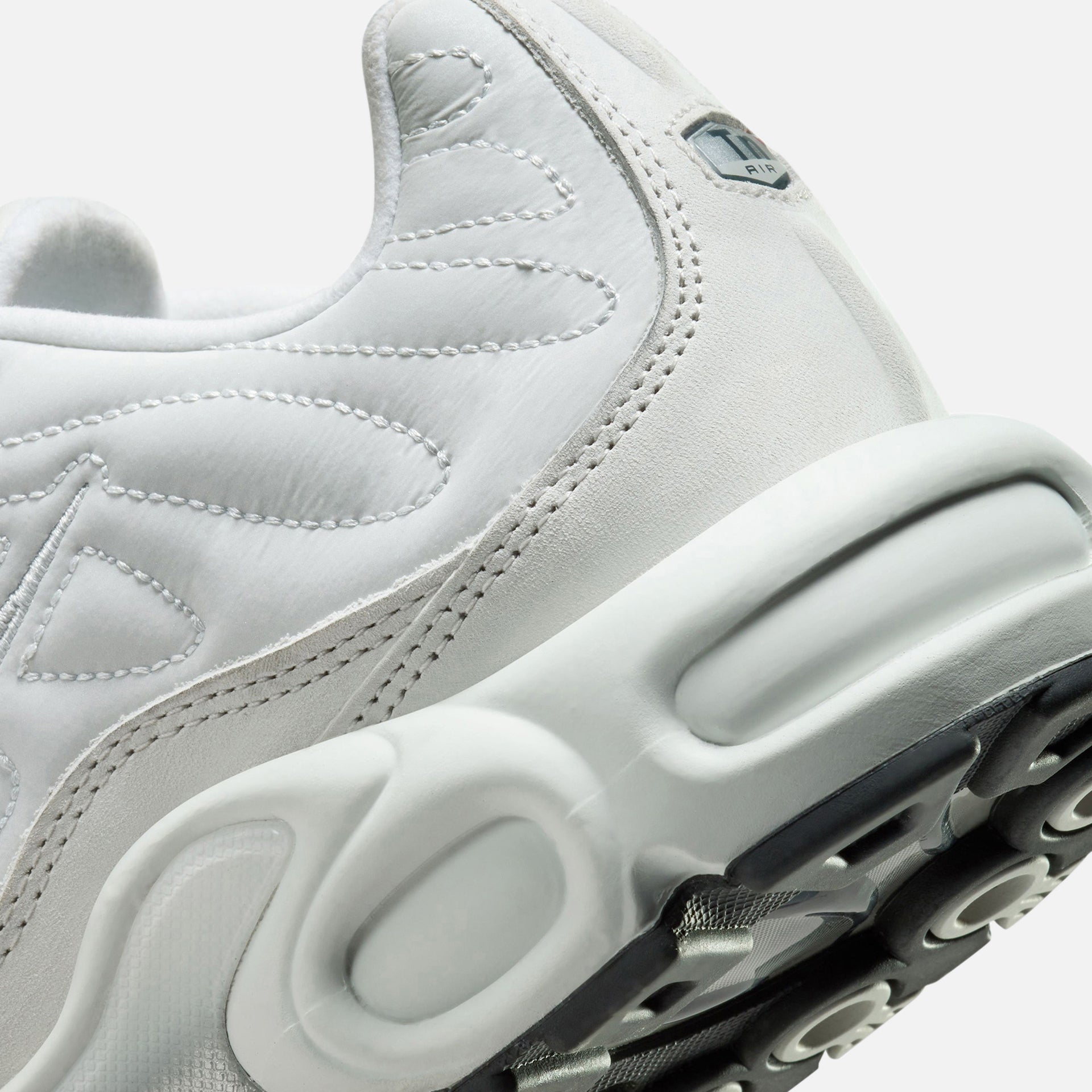 Nike WMNS Air Max Plus - Platinum Tint / Platinum Tint