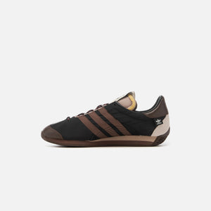 adidas Country OG SFTM - Core Black / Core White / Wonder Beige