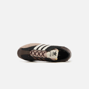 adidas Country OG SFTM - Core Black / Core White / Wonder Beige