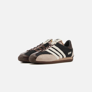 adidas Country OG SFTM - Core Black / Core White / Wonder Beige