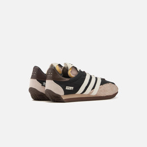 adidas Country OG SFTM - Core Black / Core White / Wonder Beige