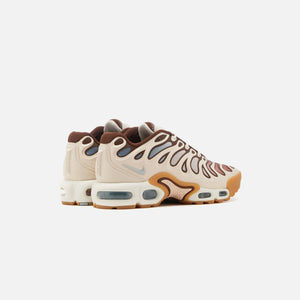 Nike Air Max Plus Drift - Phantom / Light Armory Blue / Cacao Wow / Sail / Gum Yellow