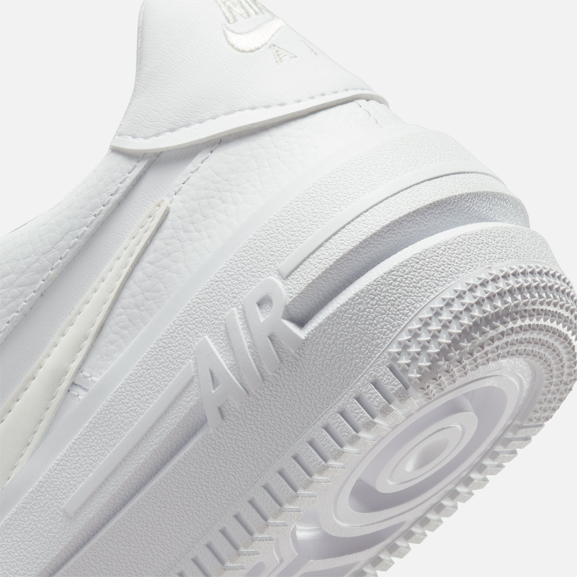 Nike WMNS Air Force 1 PLT.AF.ORM - White / Summit White