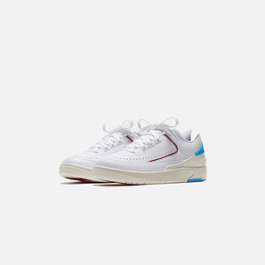 Nike WMNS Air Jordan 2 Retro Low - White / Fire Red / Dark Powder