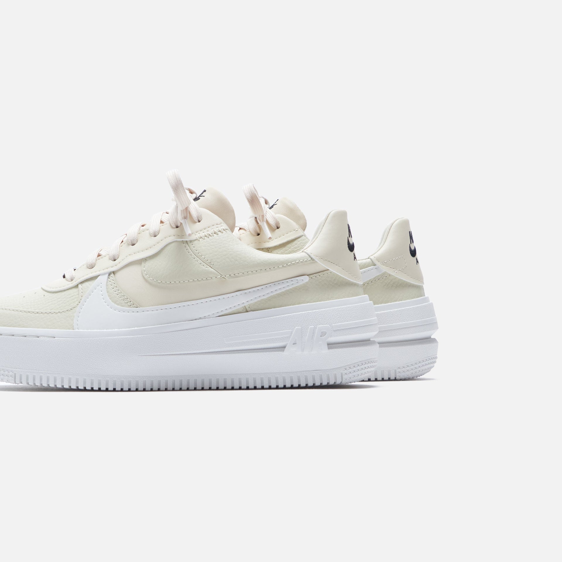 Nike Wmns Air Force 1 PLT.AF.ORM - Fossil / Sail / Summit / White / Black