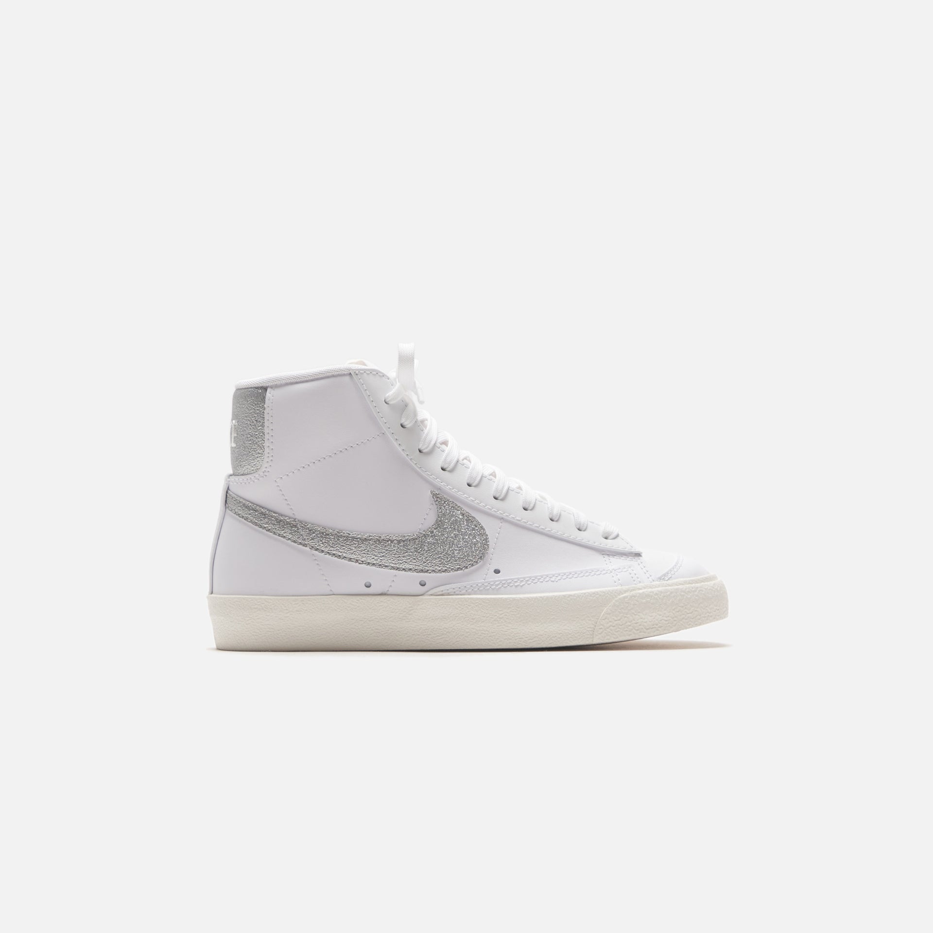 Nike Wmns Blazer Mid `77 - White / Metallic Silver/ Sail / Summit